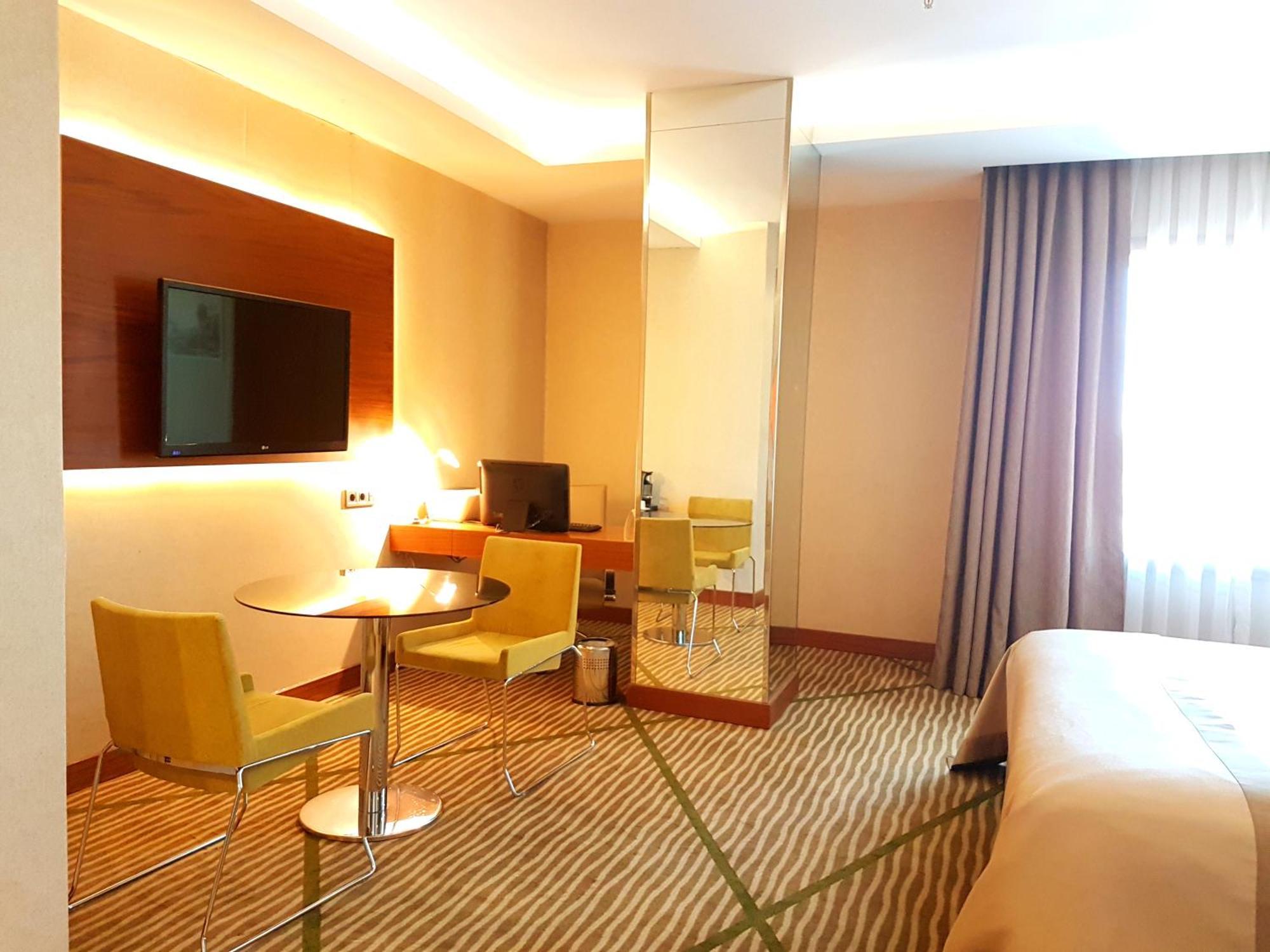 Holiday Inn Gaziantep, an IHG Hotel Buitenkant foto