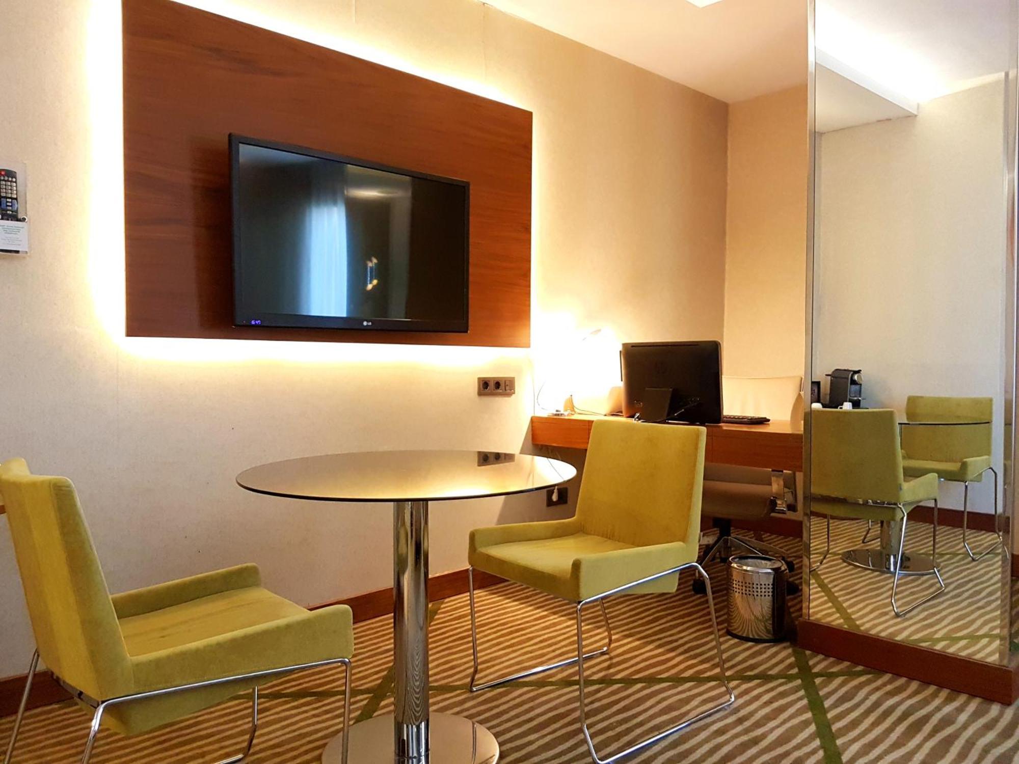 Holiday Inn Gaziantep, an IHG Hotel Buitenkant foto