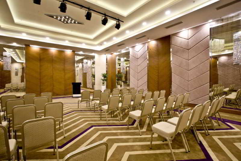 Holiday Inn Gaziantep, an IHG Hotel Buitenkant foto